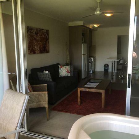 Airlie Central Apartments Еърли Бийч Екстериор снимка