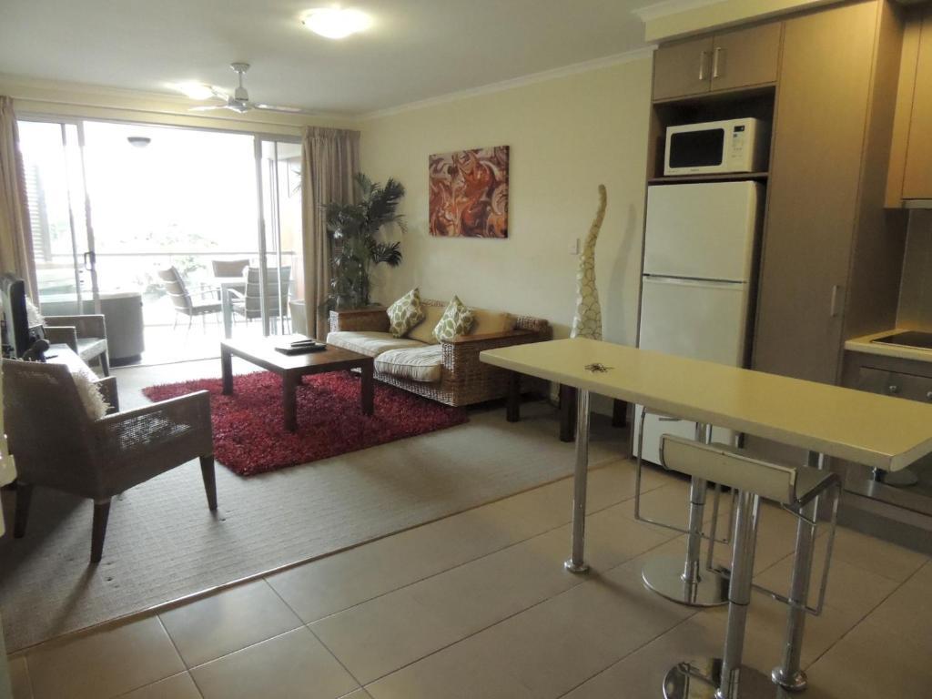 Airlie Central Apartments Еърли Бийч Стая снимка