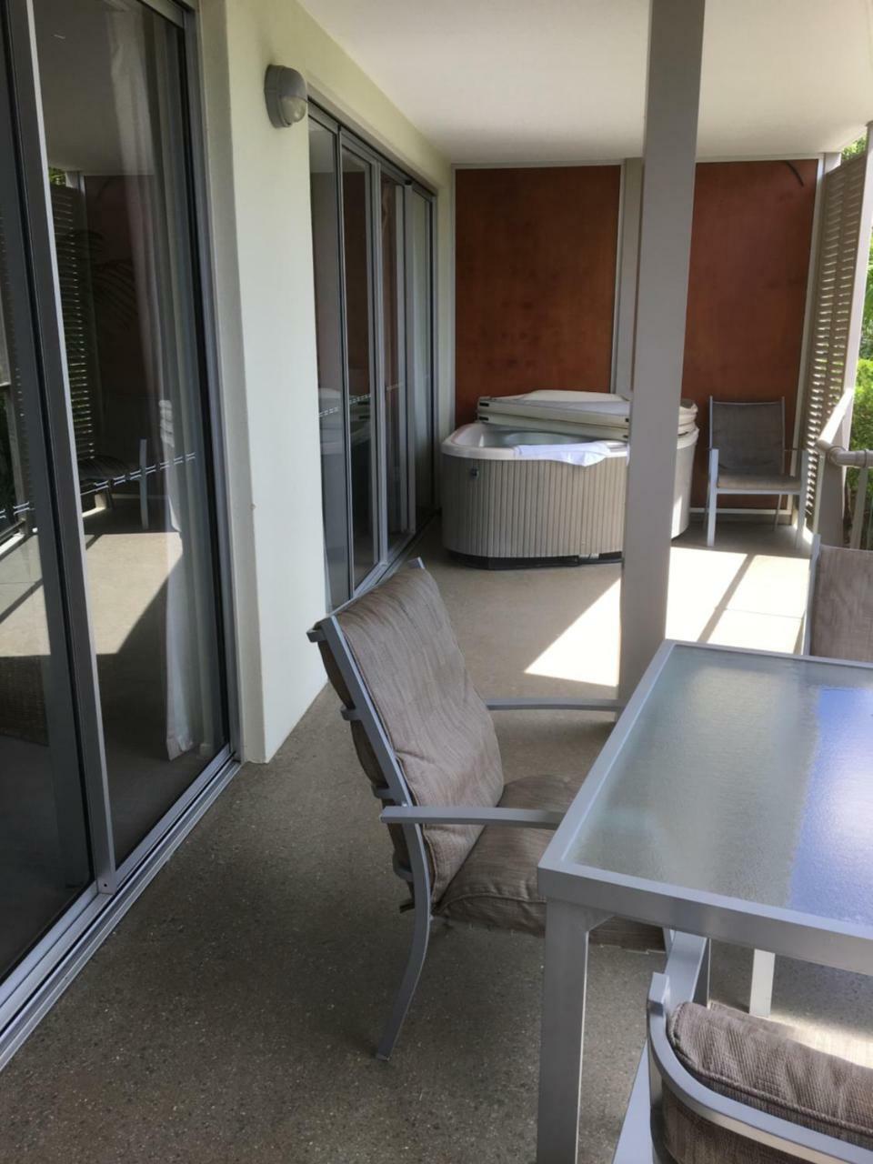 Airlie Central Apartments Еърли Бийч Екстериор снимка
