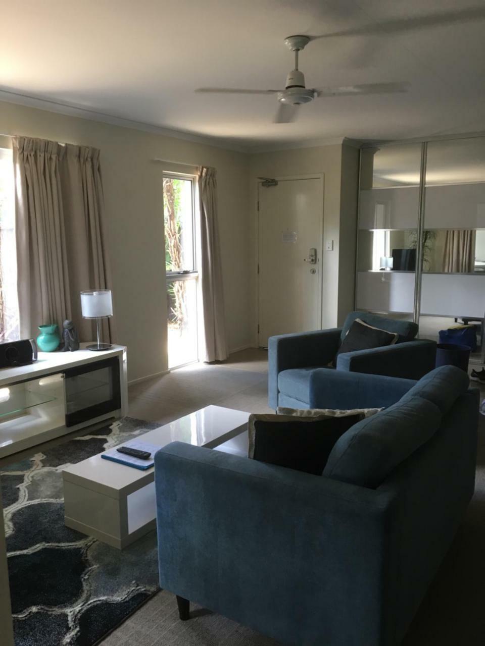Airlie Central Apartments Еърли Бийч Екстериор снимка